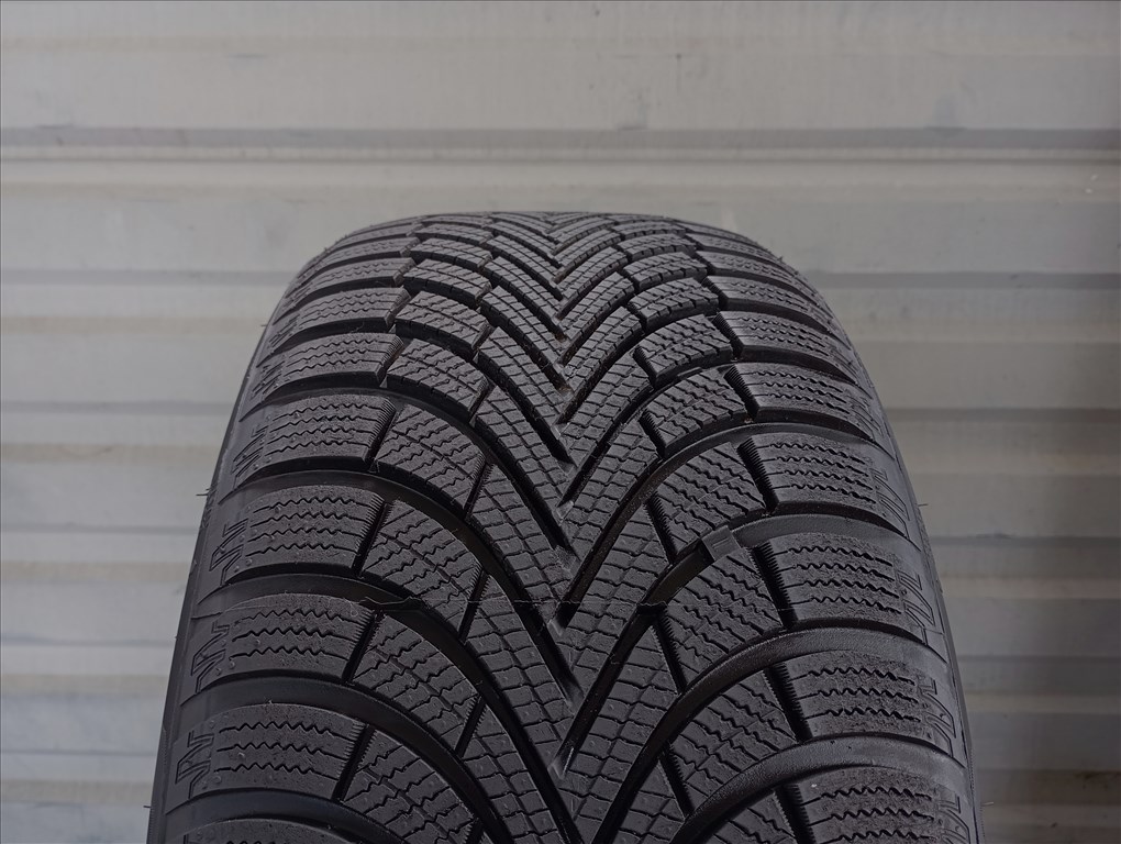 4 db új demó Maxxis Premitra Snow WP-6 225/40 R18 92V téligumi 1. kép