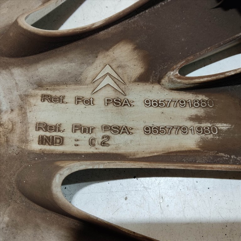 209505 Citroen Berlingo 2008-2018 15"-os dísztárcsa (1db) a képen látható állapotban 9657791980 3. kép