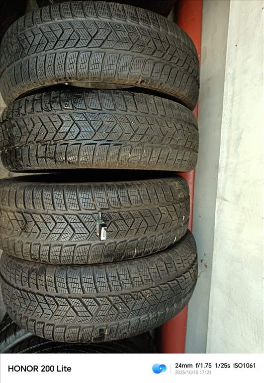  215/6517" újszerű Pirelli téli gumi gumi 2. kép