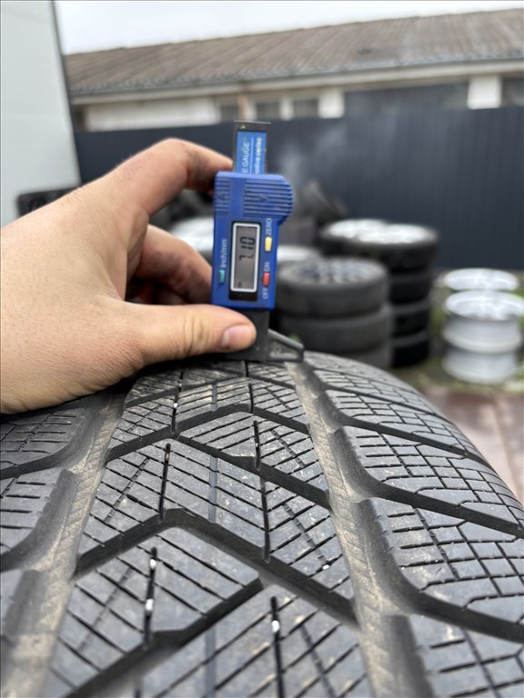 235/60 r18 Pirelli 2022 7mm téligumi 4db 235/60r18 garnitúra 7. kép