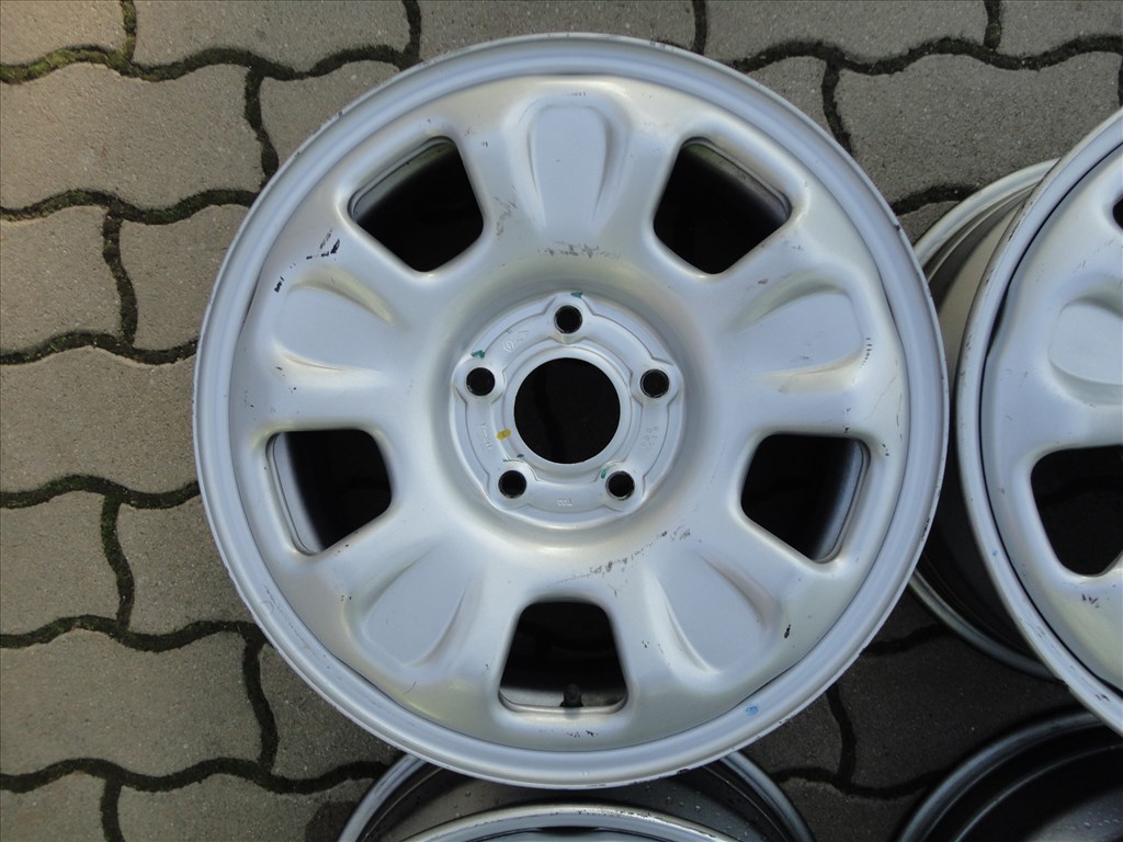 16-os Dácia Duster lemezfelni jó állapotban eladó 1. kép