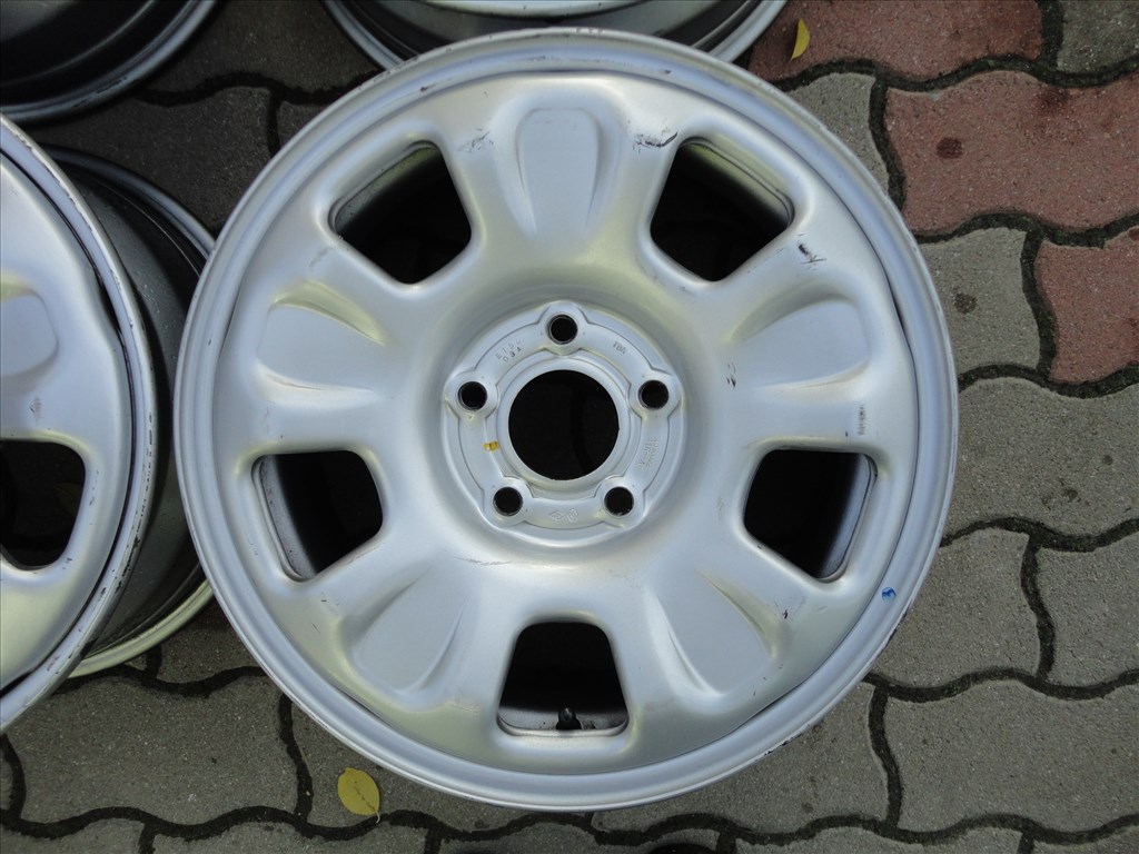 16-os Dácia Duster lemezfelni jó állapotban eladó 3. kép