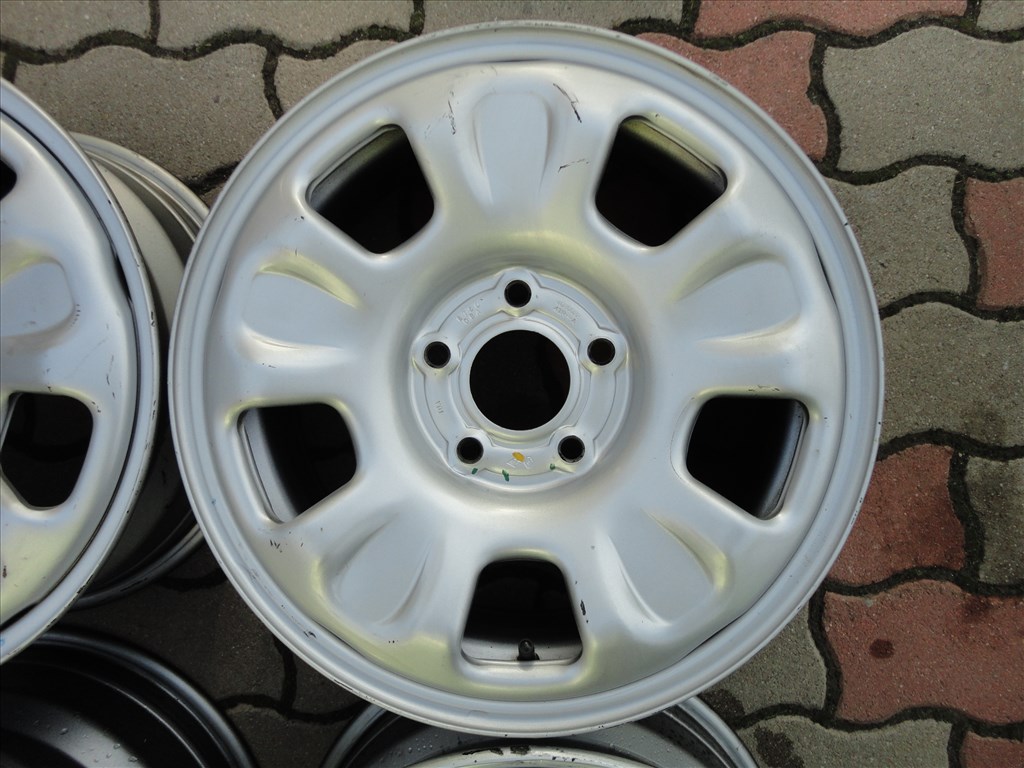 16-os Dácia Duster lemezfelni jó állapotban eladó 4. kép