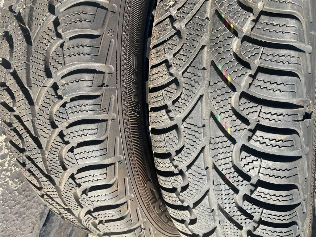 Toyota Yaris 15" lemezfelni téli és négyévszakos gumikkal 2. kép