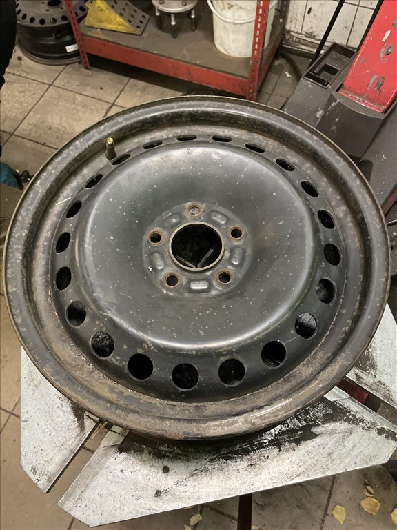  5x108 lyukosztású 6,5JJ 16" használt (gyári felni) lemezfelni 1. kép