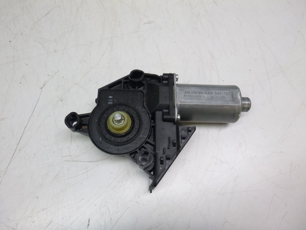 Audi A4 (8E B7) bal hátsó ablakemelõ motor 0130821767 1. kép