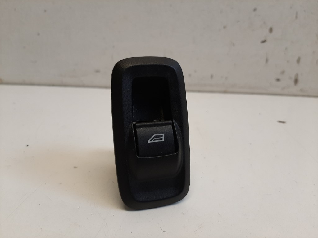Ford Fiesta jobb elsõ ablakemelõ kapcsoló 8A6T14529AB 1. kép