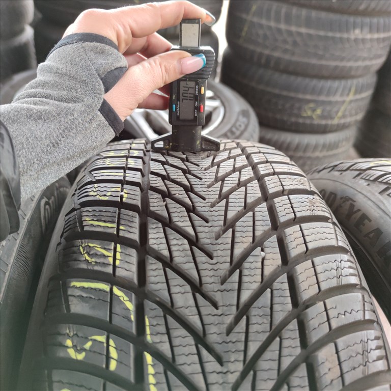  215/55 R17 Goodyear téli gumi 40000ft a 2db/215/ 1. kép