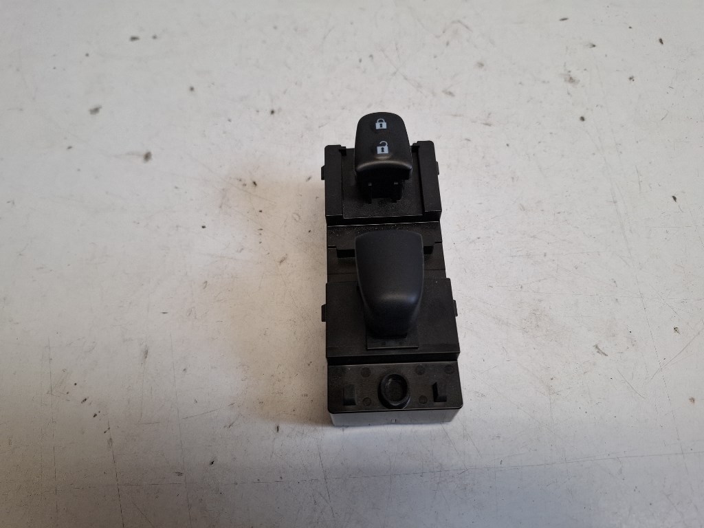 Nissan Leaf (ZE1) jobb elsõ ablakemelõ kapcsoló 254115SA0A 1. kép