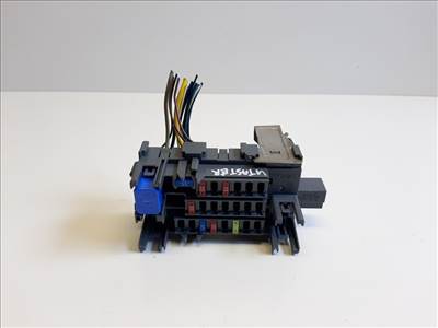 Nissan Note (E12) biztosítéktábla utastér