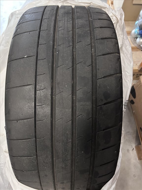  245/3520" újszerű Bridgestone nyári gumi gumi 1. kép