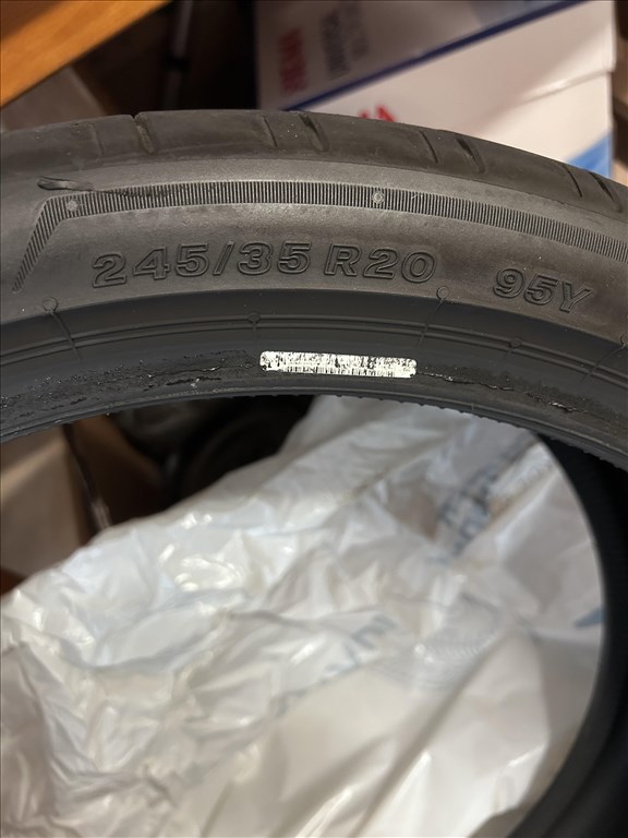  245/3520" újszerű Bridgestone nyári gumi gumi 2. kép