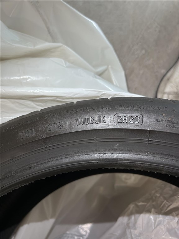 245/3520" újszerű Bridgestone nyári gumi gumi 4. kép