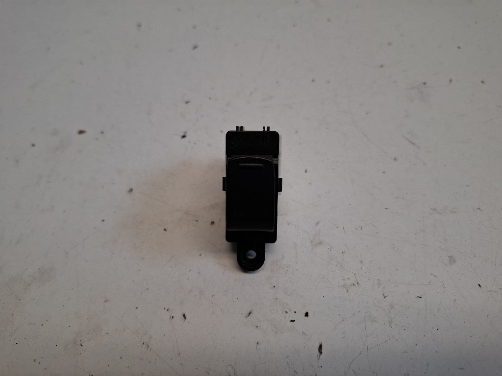 Suzuki SX4 S-Cross jobb elsõ ablakemelõ kapcsoló 1. kép