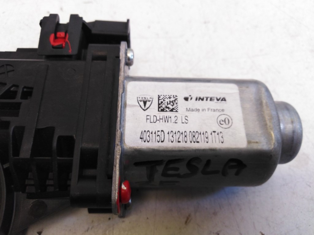 Tesla Model 3 bal elsõ ablakemelõ motor 403115D 3. kép