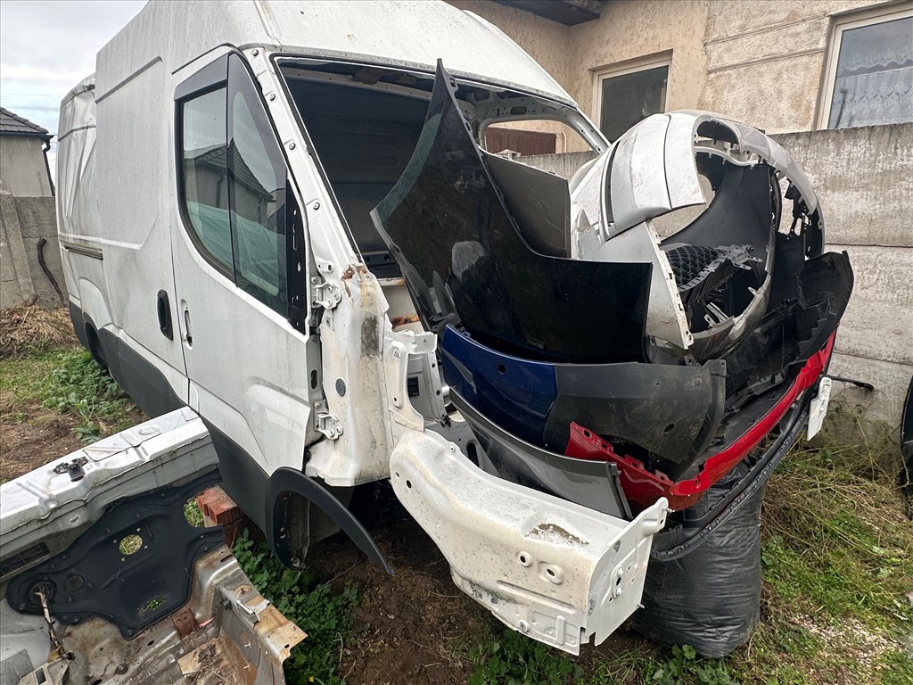 Iveco Daily dobozos karosszéria  3. kép