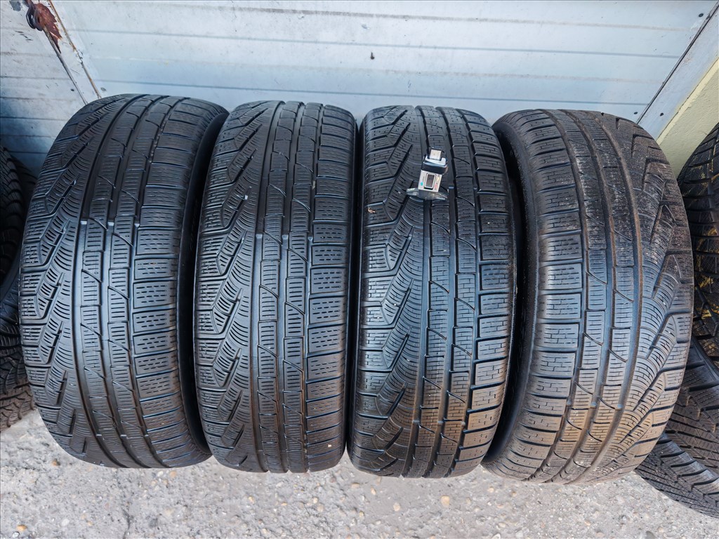  235/5518" újszerű Pirelli téli gumi gumi 2. kép