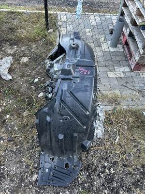 Toyota Yaris (XP210) Sárvédő dob betét