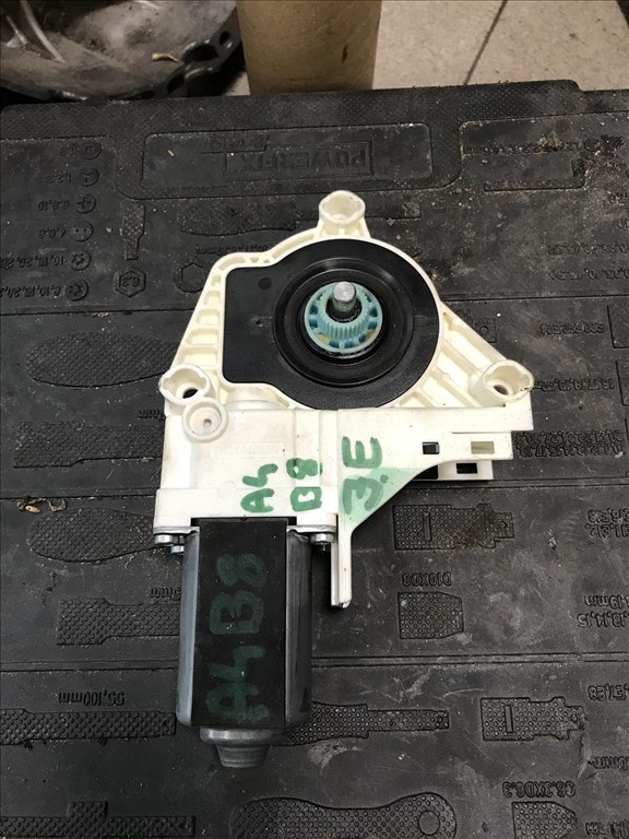 Audi A4 (B8 - 8K) jobb első ablakemelő motor 8k0959802a 2. kép