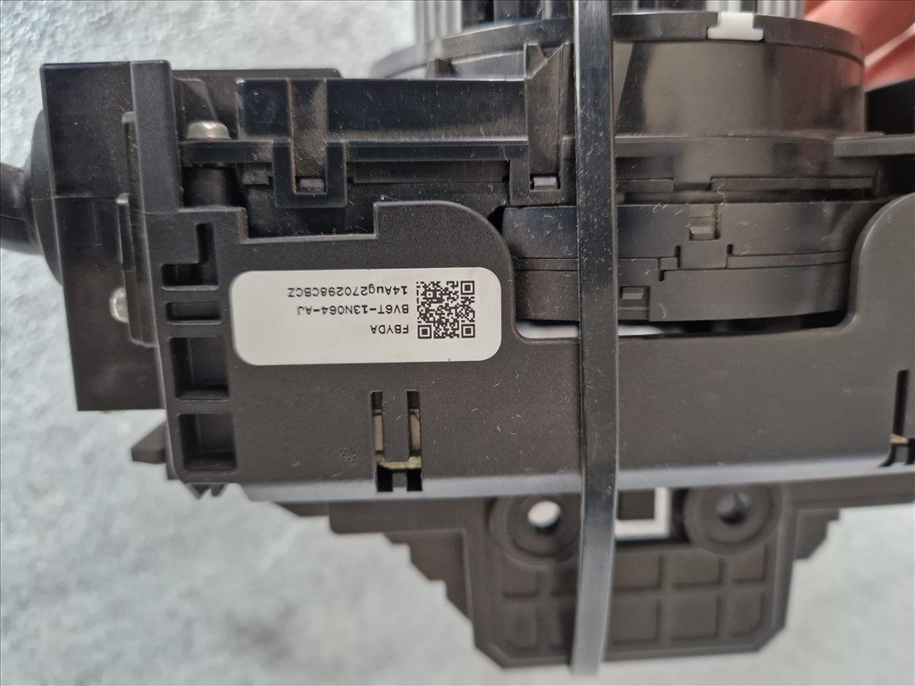 FORD FOCUS III kormánykapcsoló  bv6t13n064aj 2. kép