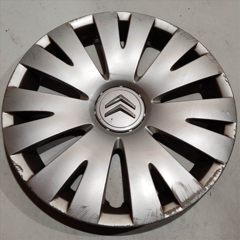 209504 Citroen Berlingo 2008-2018 15"-os dísztárcsa (1db) a képen látható állapotban 9657791980 1. kép