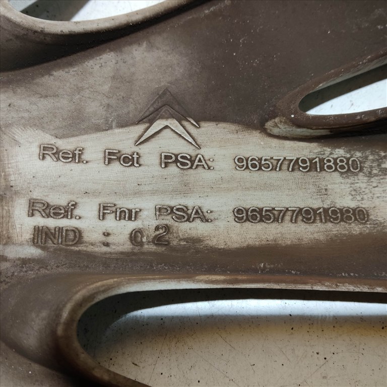 209504 Citroen Berlingo 2008-2018 15"-os dísztárcsa (1db) a képen látható állapotban 9657791980 2. kép