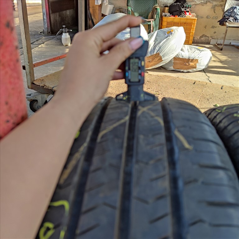  235/65 R16C Nexen nyári gumi 95000ft a 4db/306/ 1. kép