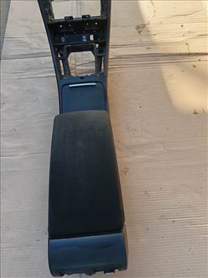 Volkswagen Passat B7 Könyöklő