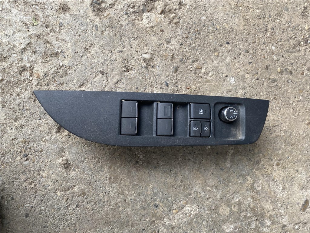 Toyota Corolla (E210) ablakemelő kapcsoló 1. kép