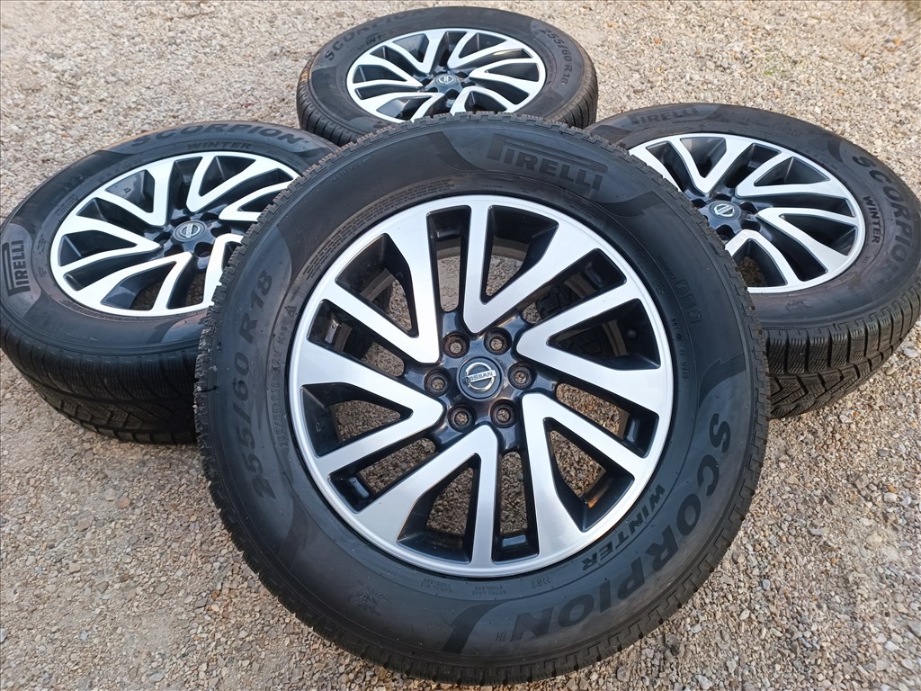 18" Gyári Nissan Navara  alufelni szett, rajta 255/60 R18 Pirelli téli gumival 1. kép