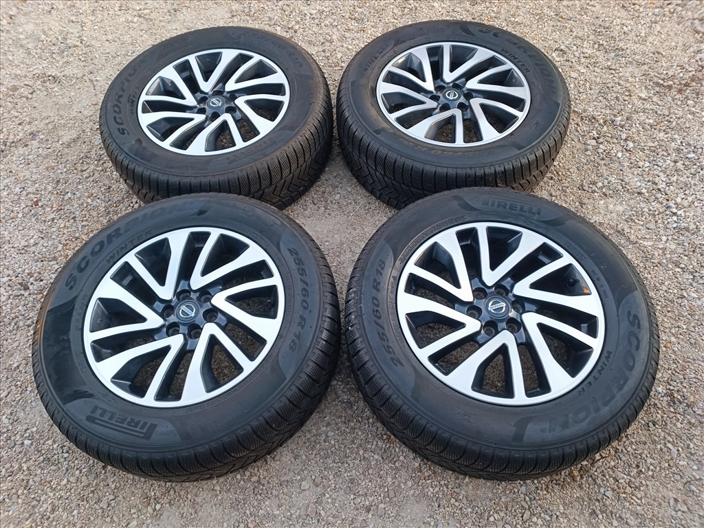 18" Gyári Nissan Navara  alufelni szett, rajta 255/60 R18 Pirelli téli gumival 2. kép