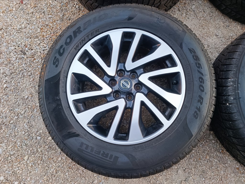 18" Gyári Nissan Navara  alufelni szett, rajta 255/60 R18 Pirelli téli gumival 4. kép