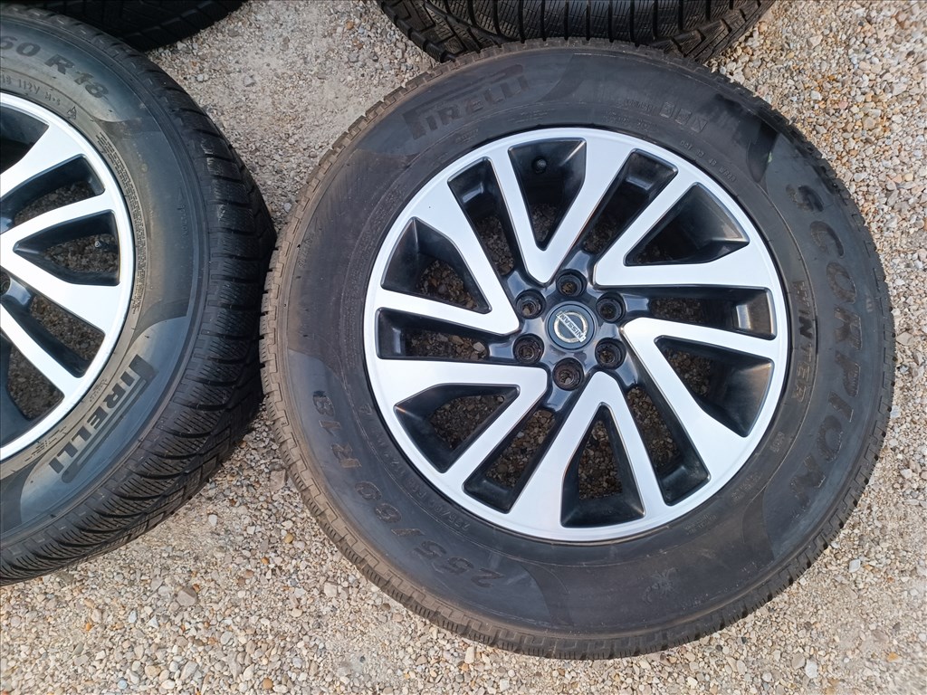 18" Gyári Nissan Navara  alufelni szett, rajta 255/60 R18 Pirelli téli gumival 6. kép