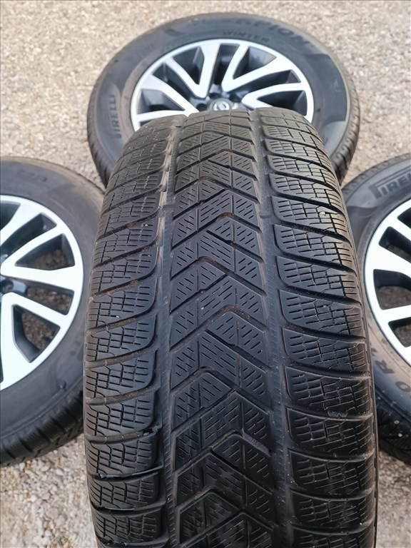 18" Gyári Nissan Navara  alufelni szett, rajta 255/60 R18 Pirelli téli gumival 7. kép