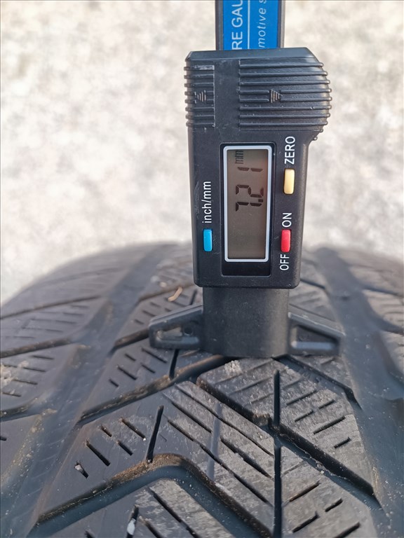 18" Gyári Nissan Navara  alufelni szett, rajta 255/60 R18 Pirelli téli gumival 8. kép