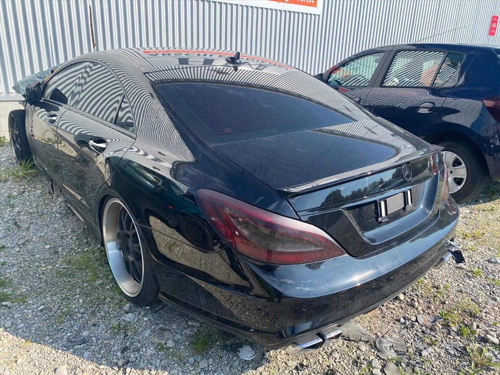 Mercedes CLS 63 AMG (W218) bontott alkatrészei 6. kép