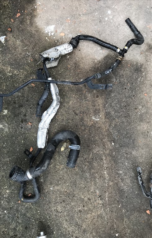 Skoda Octavia III 2,0 CR CKF - vízcső 1. kép