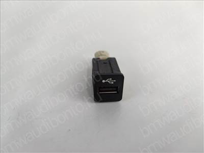 BMW 1 (E81) USB aljzat csatlakozó (9167196, 61319167196, 84109237656, 61319230112)