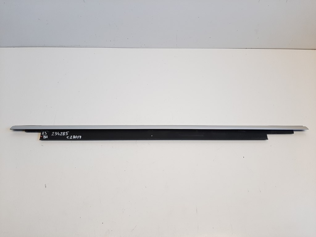 Audi A3 (8V) bal hátsó vízlehúzó 8V4853283 1. kép