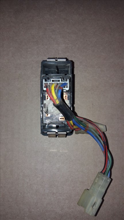 Suzuki Vitara Jobb Hátsó Ablakemelõ Kapcsoló 2. kép