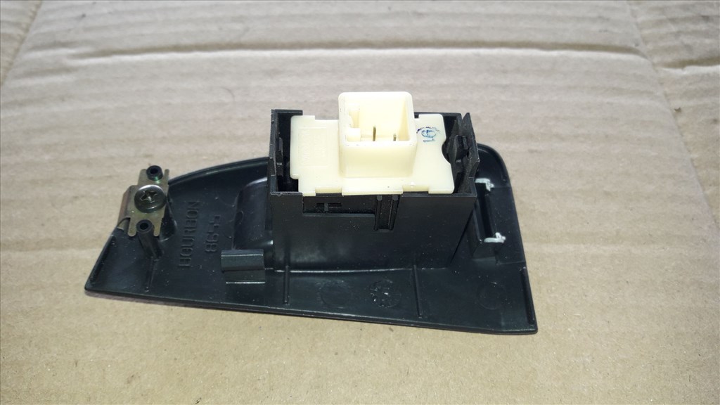 Toyota Avensis Jobb Elsõ Ablakemelõ Kapcsoló 84810-05050 2. kép