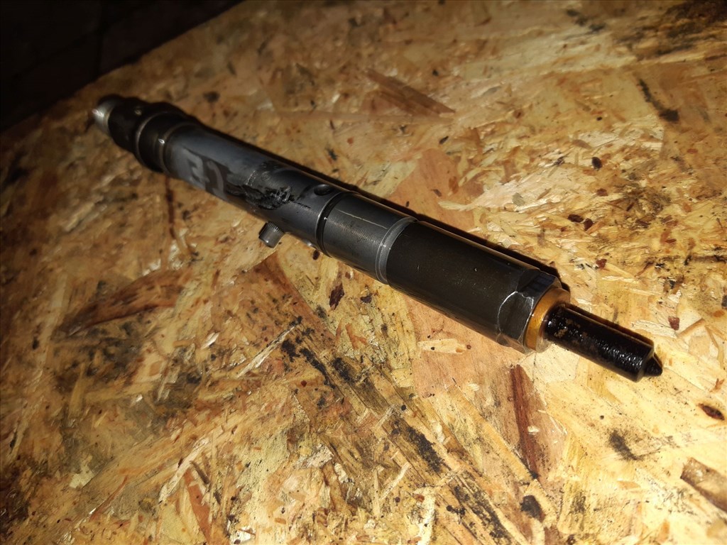 Audi A4 B6 Injektor / Porlasztó / Befecskendezõ 059130201F 2. kép