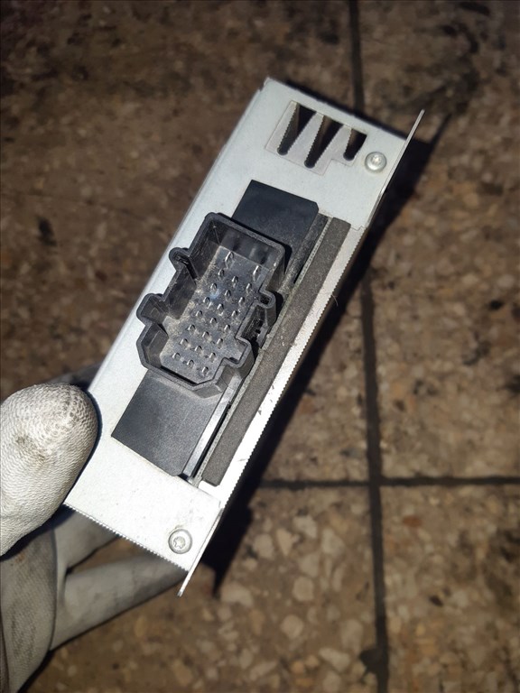 Audi A4 B6 Audio Erõsítõ 8E9 035 223 2. kép