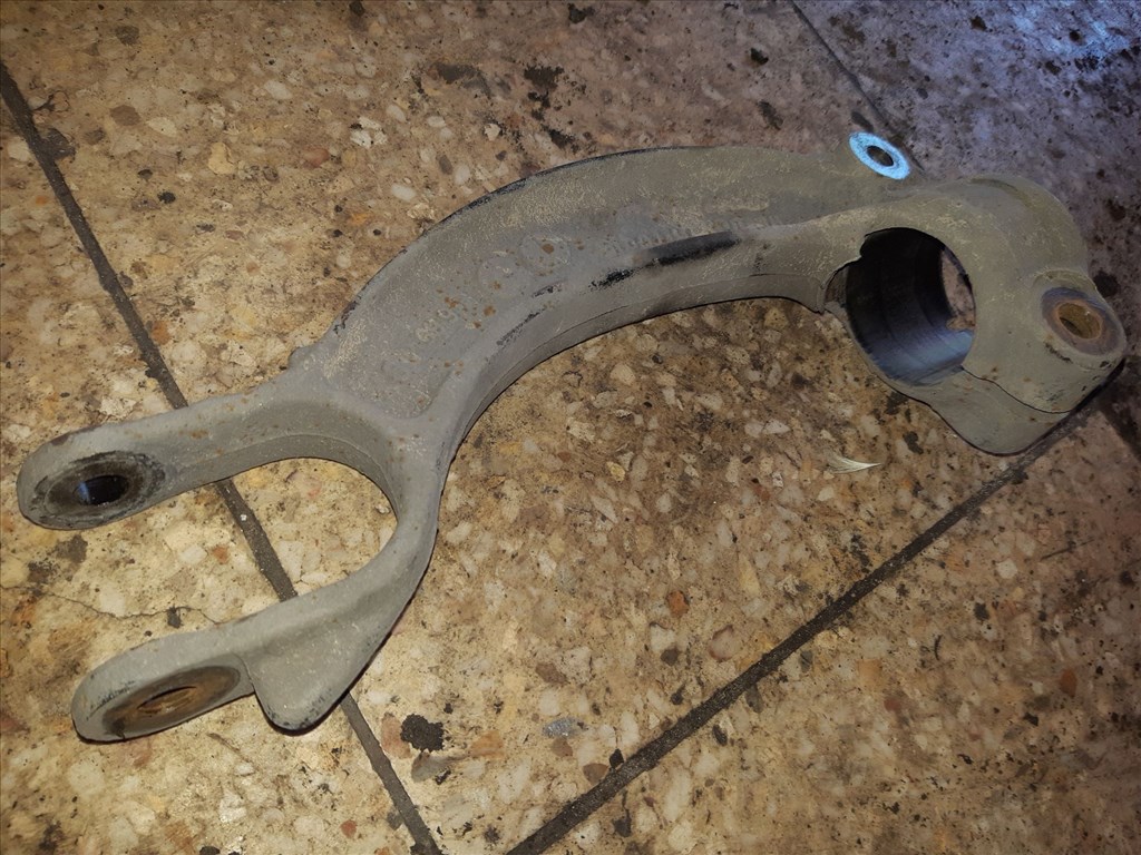 Audi A4 B8 Jobb Elsõ Lengéscsillapító Tartó 1. kép