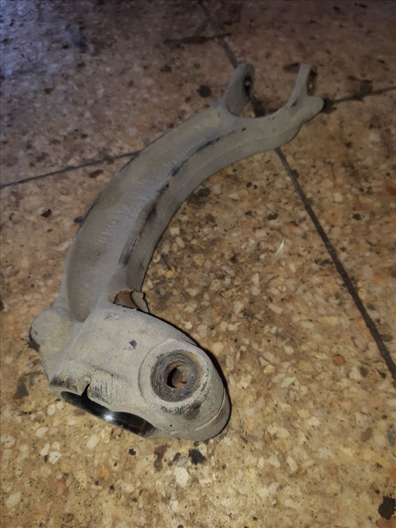 Audi A4 B8 Jobb Elsõ Lengéscsillapító Tartó 2. kép