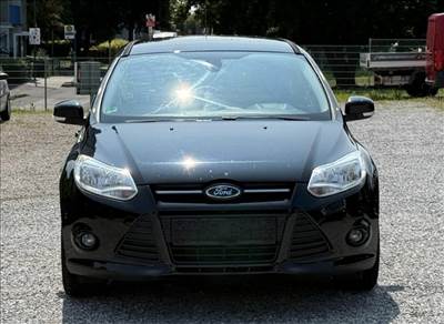 Ford Focus Mk3 Első lökhárító fekete