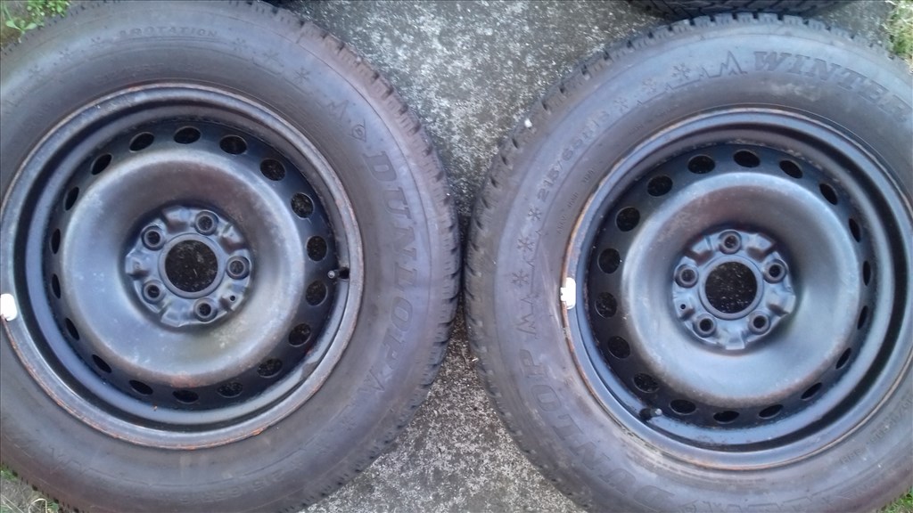  5x114.3 osztású 16" Nissan Renault Dacia (gyári felni) lemezfelni, rajta 215/65 Dunlop téli gumi 3. kép