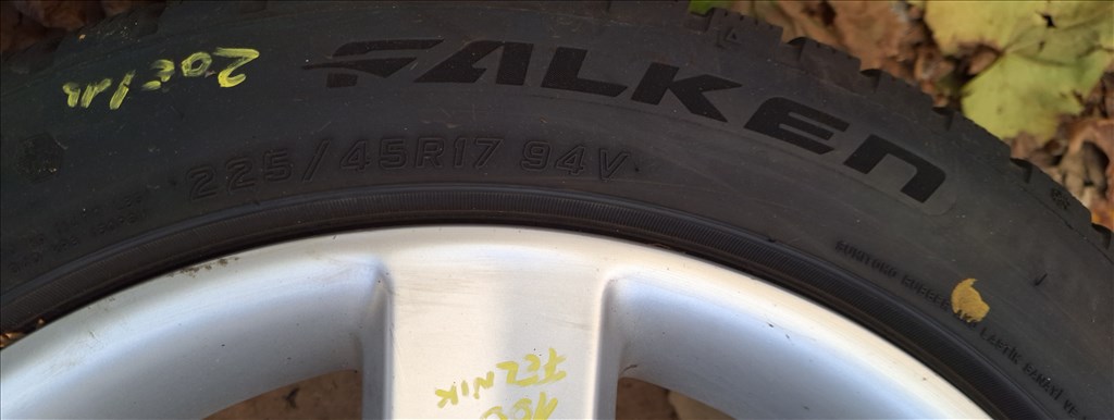  225/4517" használt Falken téli gumi gumi 1. kép