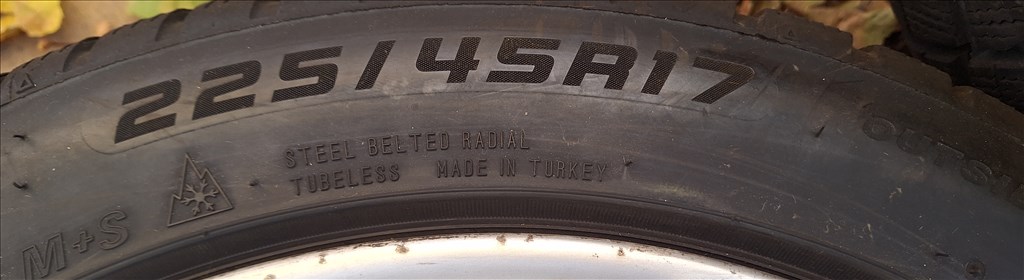  225/4517" használt Falken téli gumi gumi 4. kép