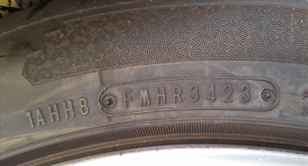  225/4517" használt Falken téli gumi gumi 5. kép